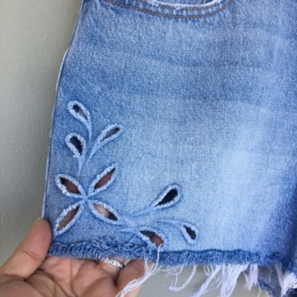 Sold Levi's 501 Denim Cutoff Shorts High Rise Size 31 Vintage Light Wash Frayed - Picture 3 of 10